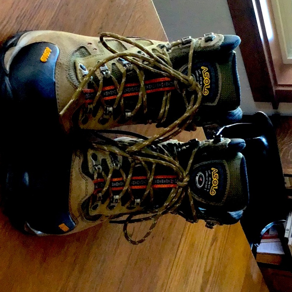 Asolo hiking boots- like new, barely worn